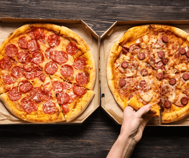 Steinofenpizza mit Salami und Käse aus dem Restaurant Milano Bremen Huchting zum Mitnehmen