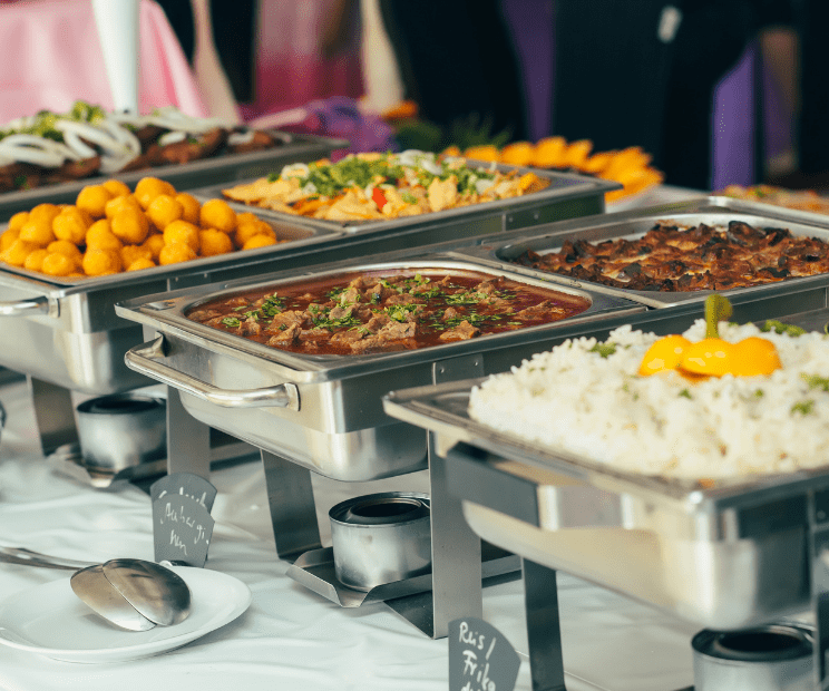 Italienisches Catering-Buffet mit Reis, Fleischgerichten und Beilagen bei Milano in Bremen Huchting